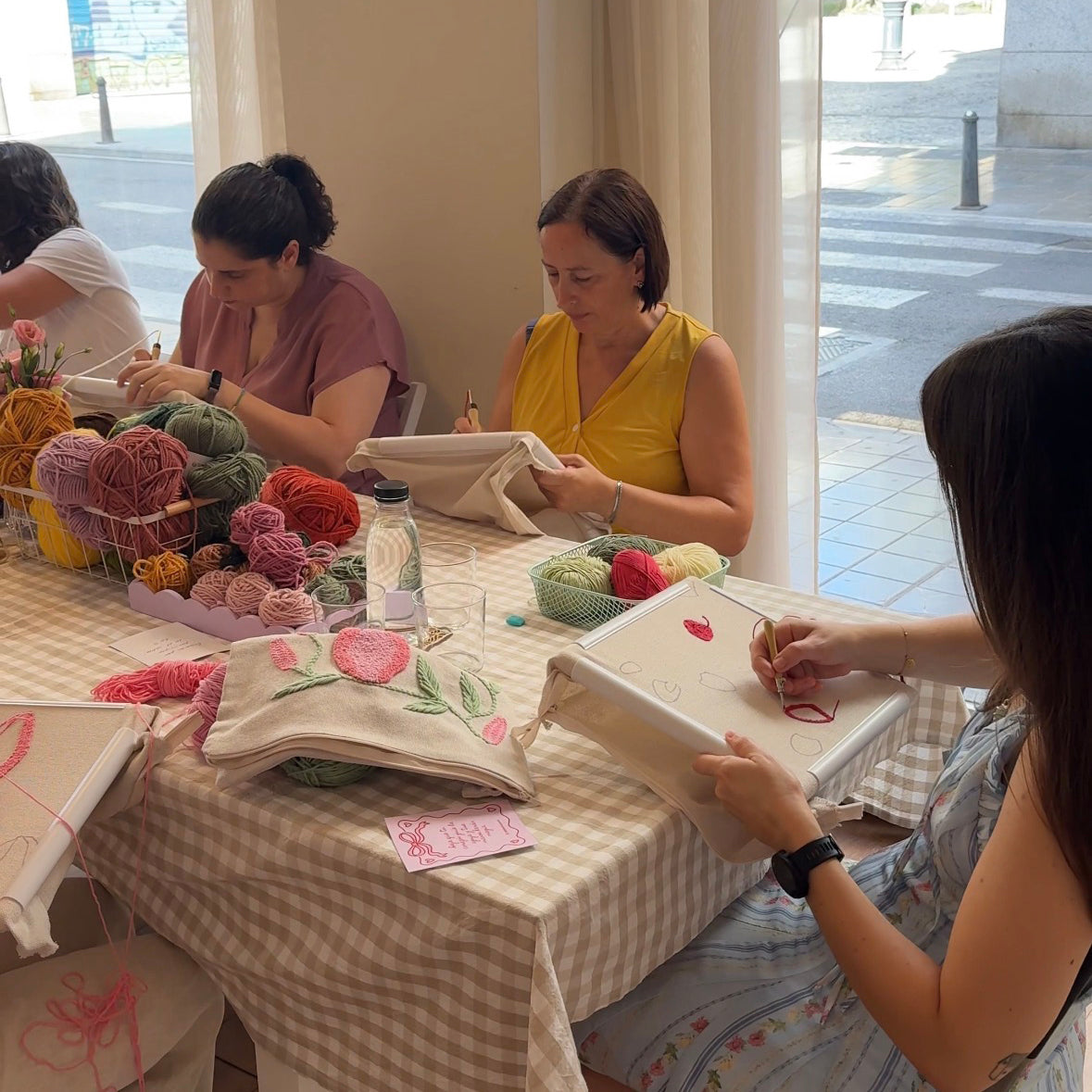 Taller de punch needle – Cojín o tote bag bordado – 26/09/2026 de 10:00 a 13:30
