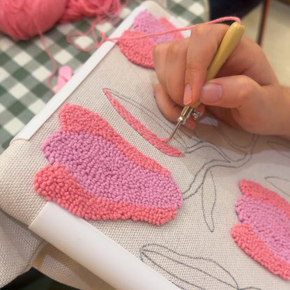 Taller de punch needle – Cojín bordado 25/07/2026 de 10:00 a 13:30