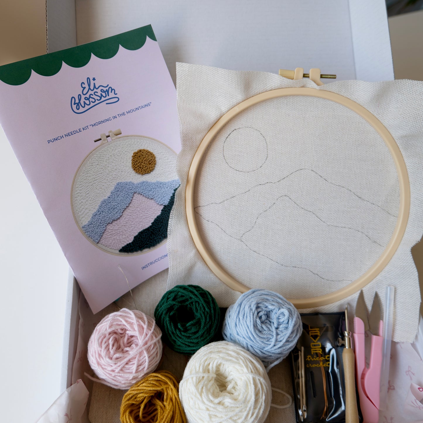 Kit de punch needle "Morning in the mountains"