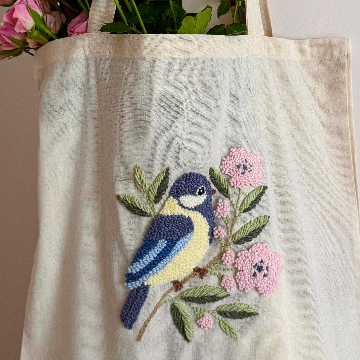 Taller de punch needle – Cojín o tote bag bordado – 26/09/2026 de 10:00 a 13:30