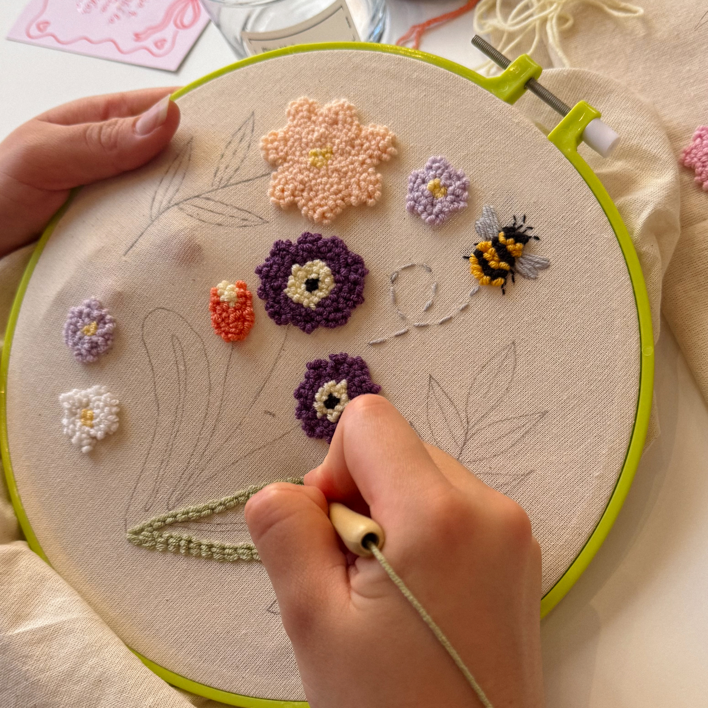 Taller de punch needle – Cojín o tote bag bordado – 26/09/2026 de 10:00 a 13:30