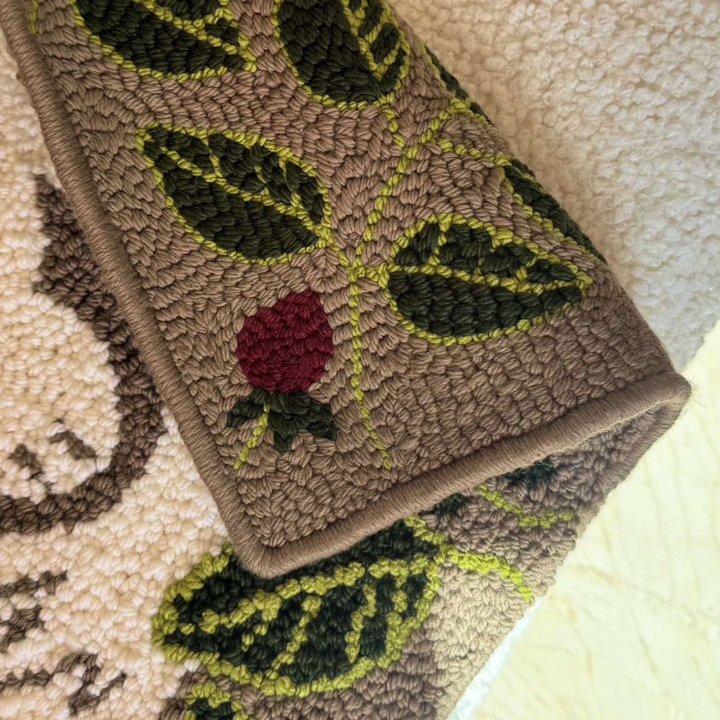 Patrón Digital Punch Needle en PDF — Raspbery garden cat rug